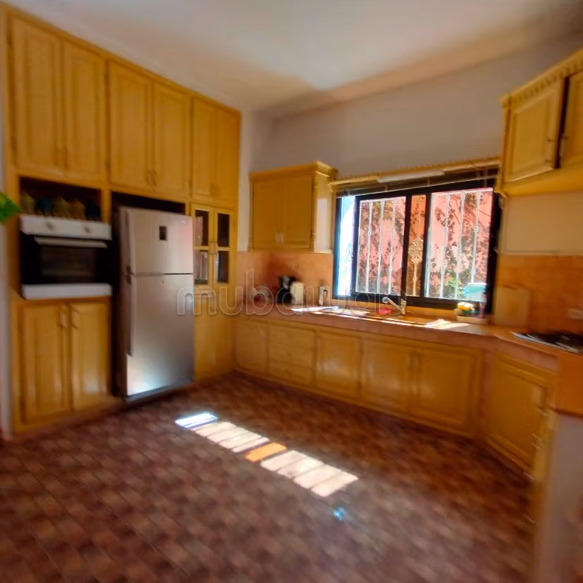 فيلا رائعة للايجار ب ميستر خوش. 4 غرف ممتازة. مفروشة.