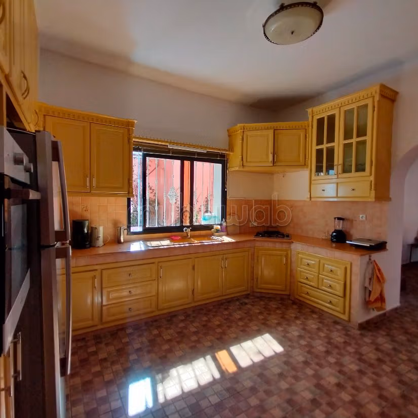 فيلا رائعة للايجار ب ميستر خوش. 4 غرف ممتازة. مفروشة.