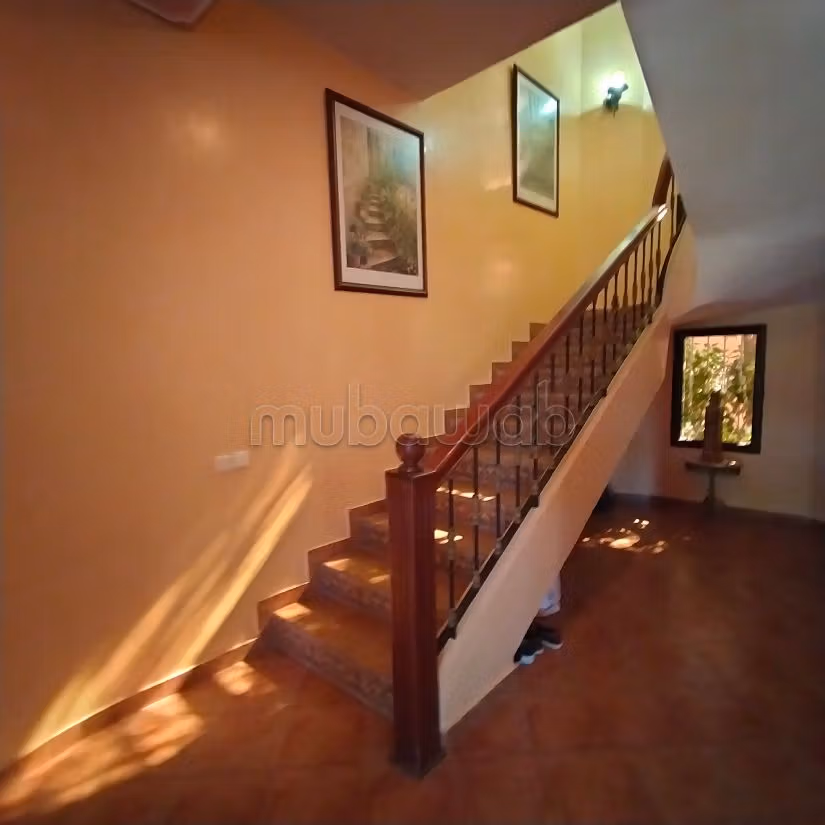 فيلا رائعة للايجار ب ميستر خوش. 4 غرف ممتازة. مفروشة.