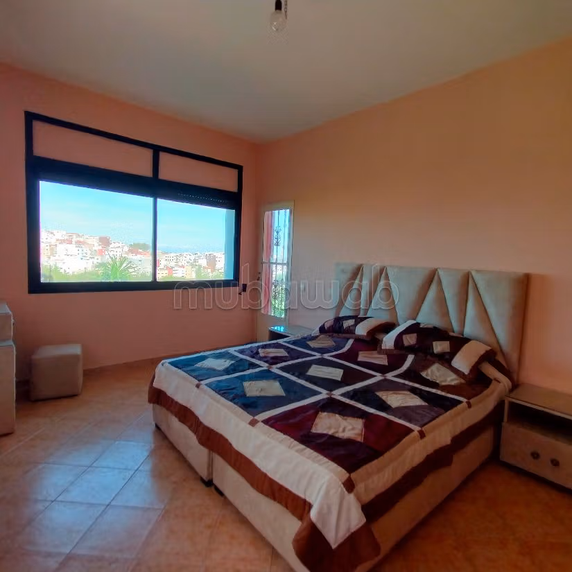 فيلا رائعة للايجار ب ميستر خوش. 4 غرف ممتازة. مفروشة.