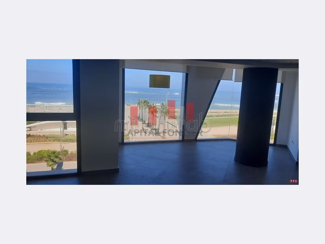 Ufficio in affitto. Superficie di 107 m². Increibile vista sul mare. 
