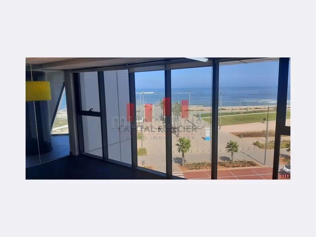 Ufficio in affitto. Superficie di 107 m². Increibile vista sul mare. 