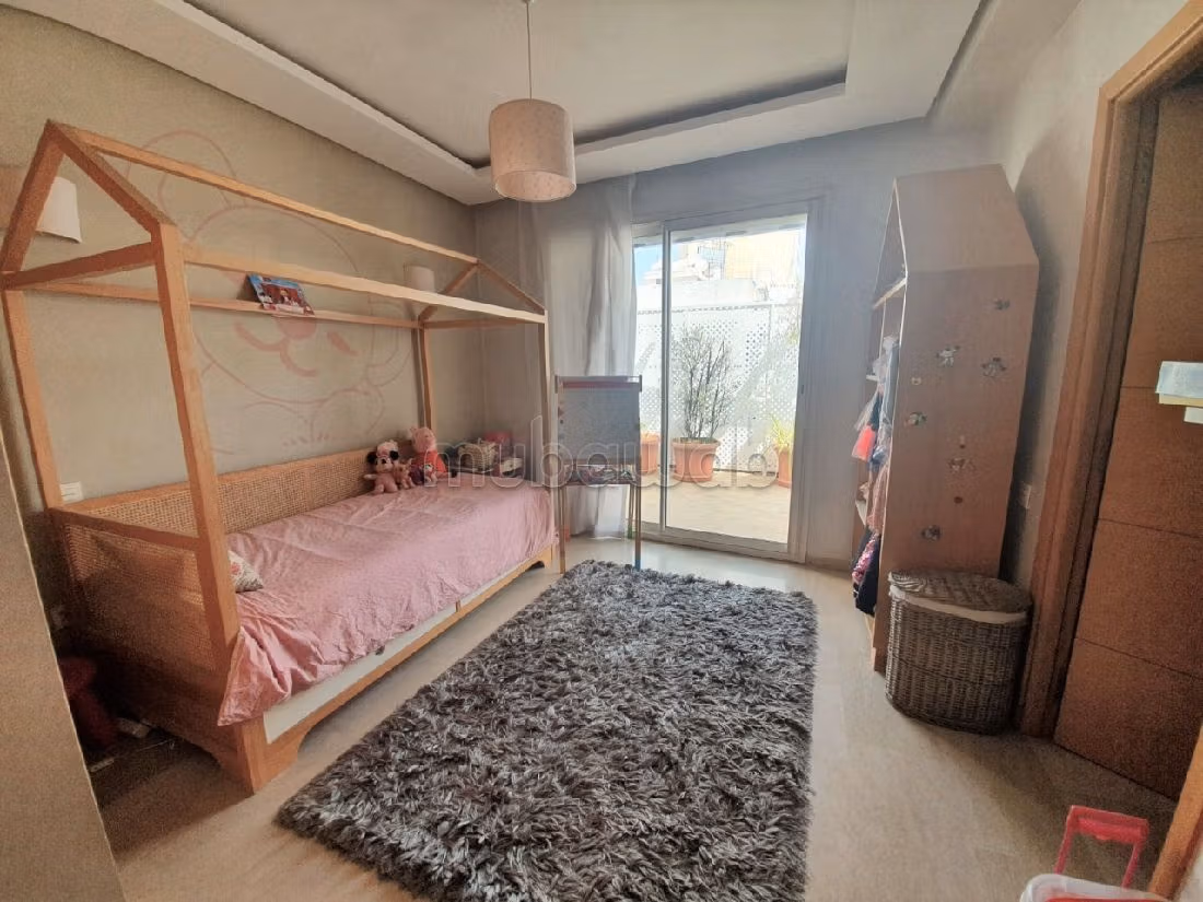 Fabulous apartment for sale in Gauthier. 7 Rooms. Robust door, On site security. 