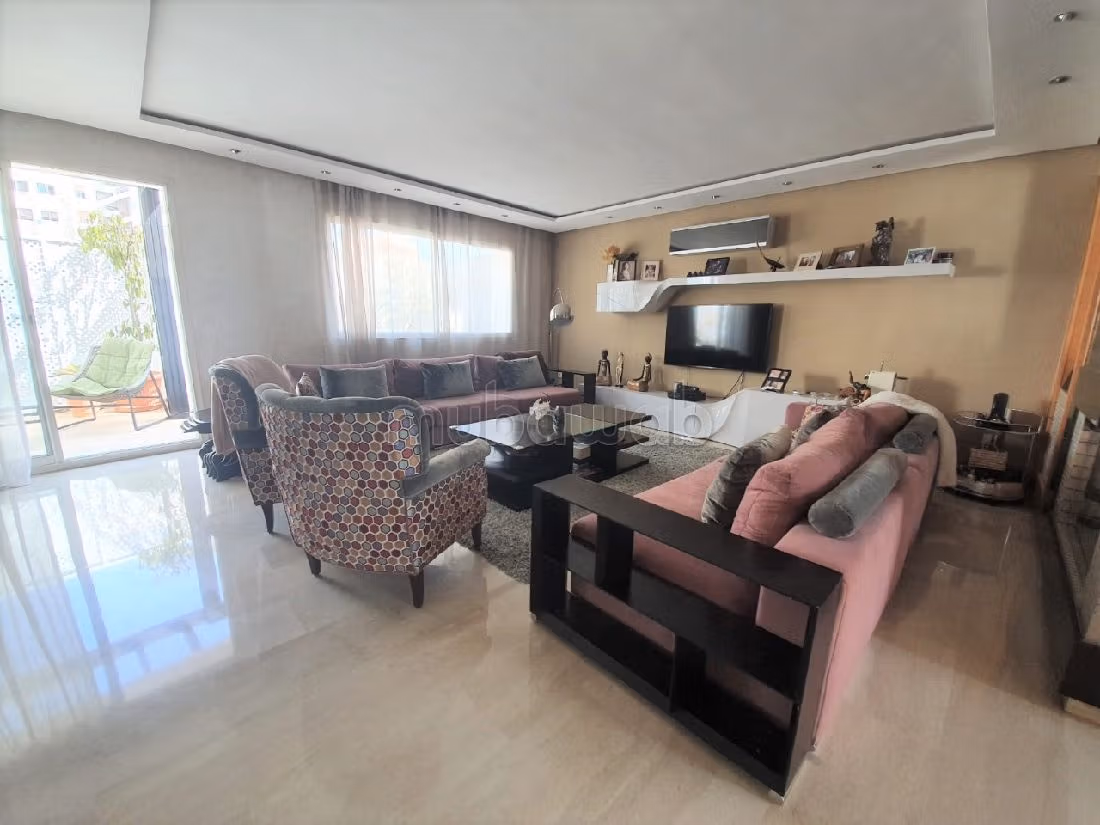 Fabulous apartment for sale in Gauthier. 7 Rooms. Robust door, On site security. 