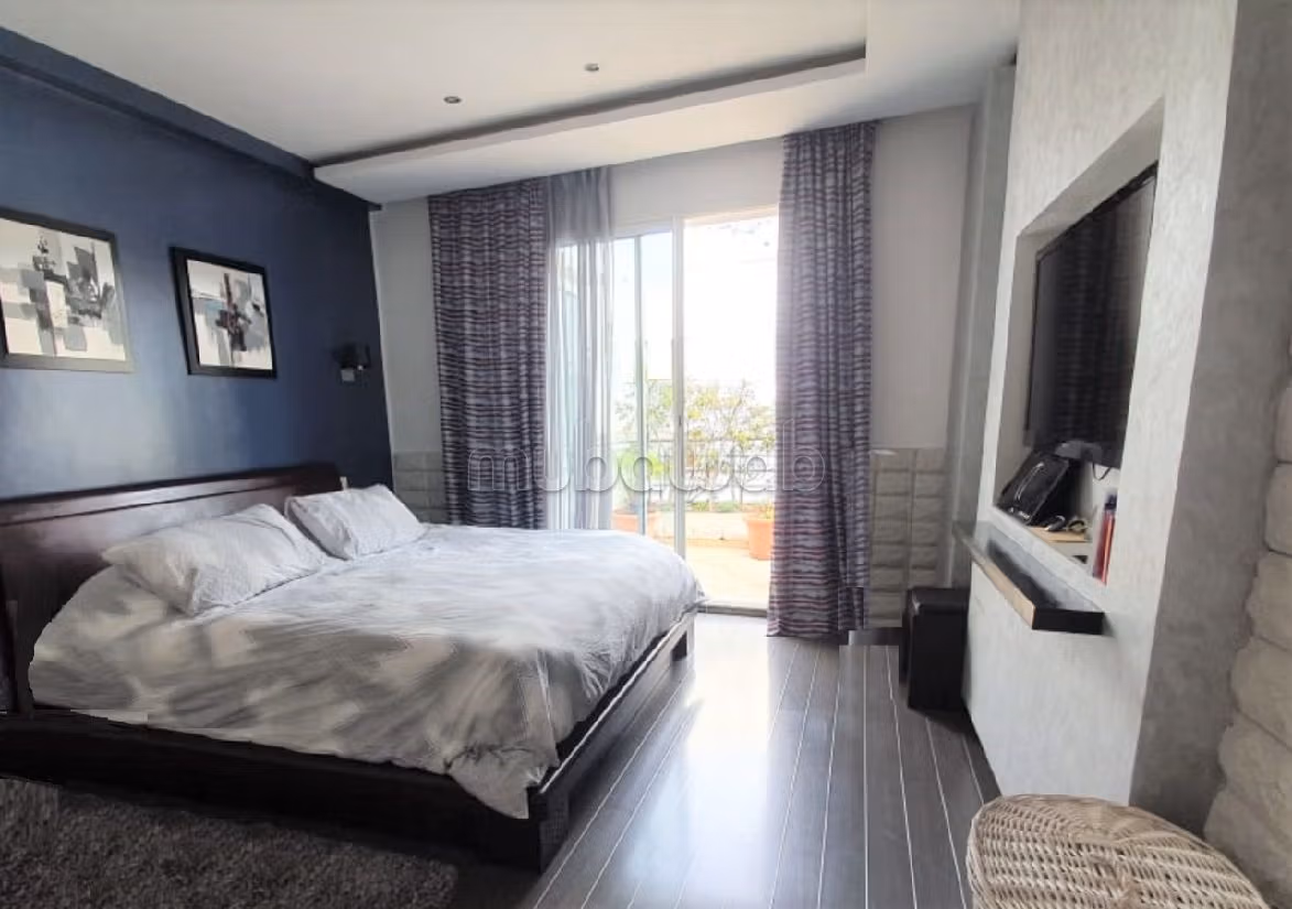 Fabulous apartment for sale in Gauthier. 7 Rooms. Robust door, On site security. 