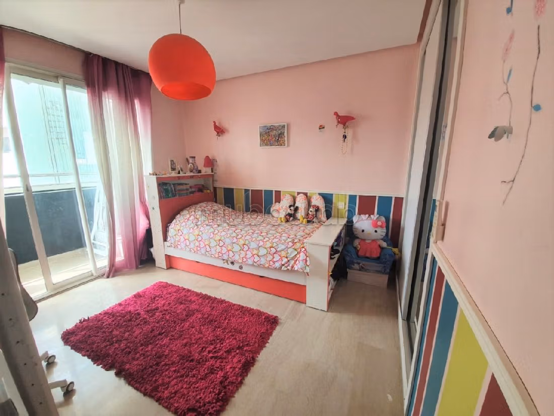 Fabulous apartment for sale in Gauthier. 7 Rooms. Robust door, On site security. 