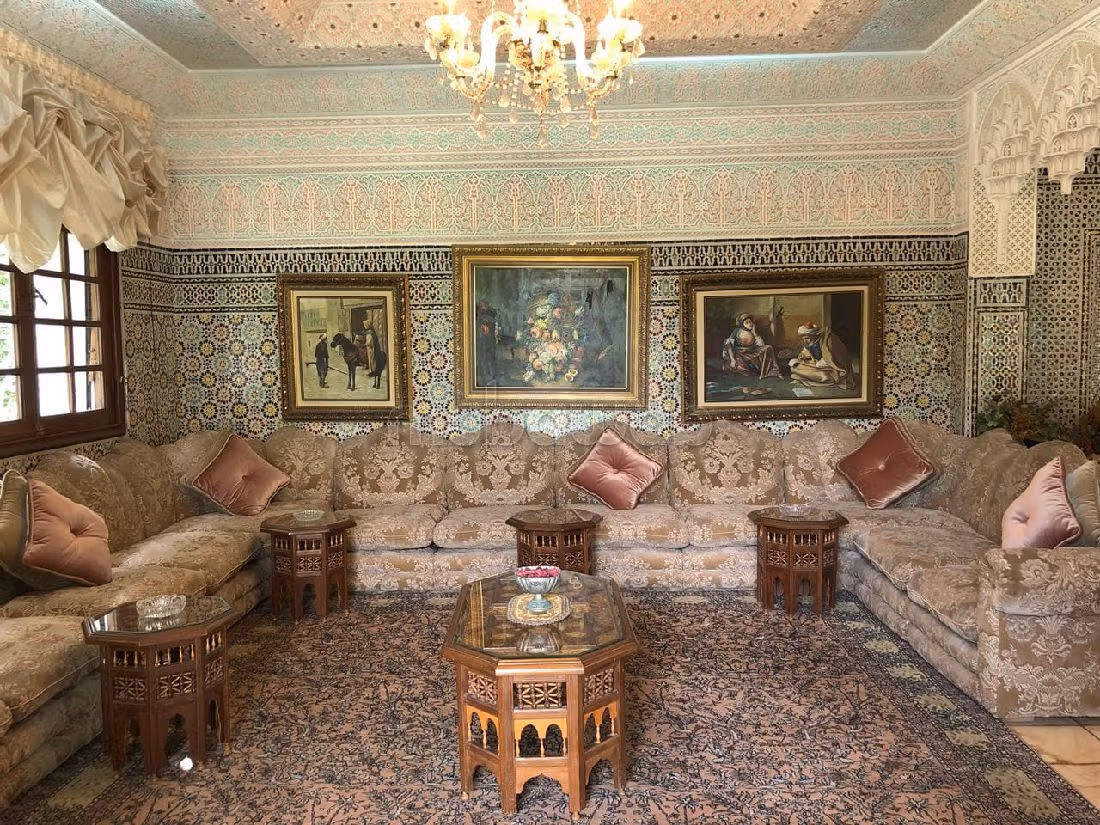 Esplendida villa en venta en Anfa. Superficie 1564 m². Puerta blindada y sistema de doble acristalamiento