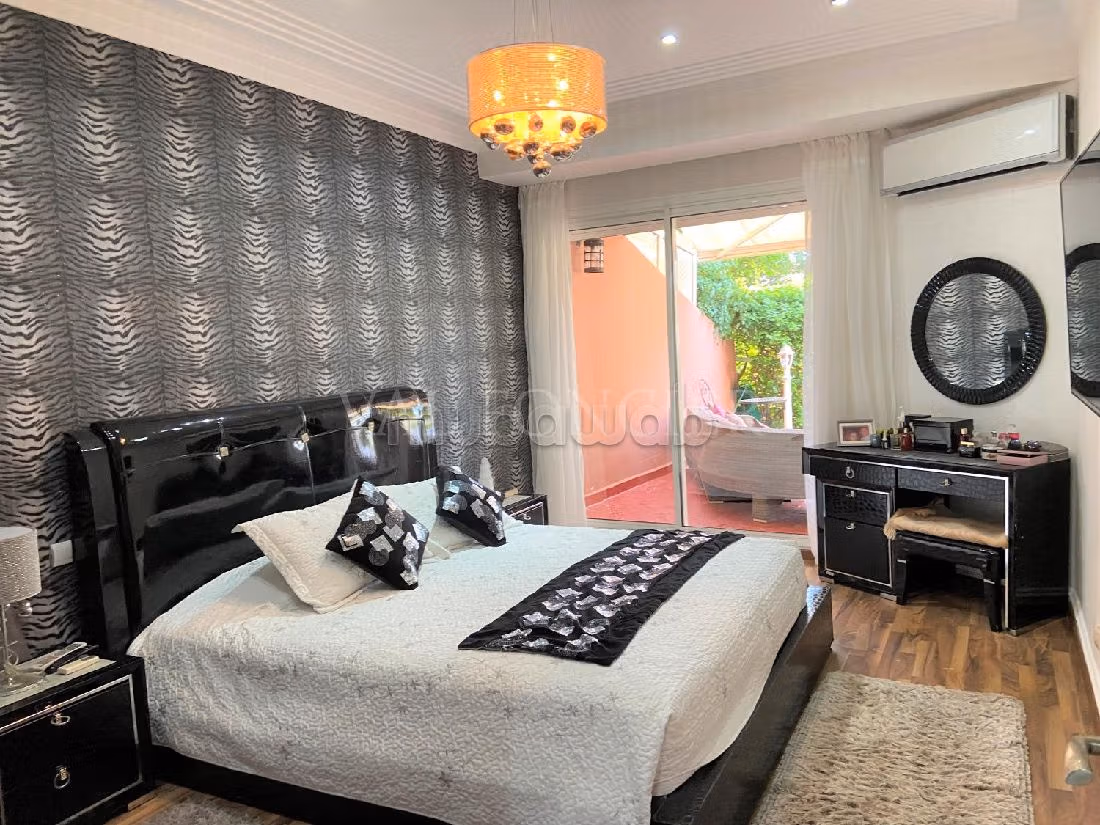 Vendita di uno splendido appartamento a Ain Diab. 3 camere. Giardino e terrazzo. 