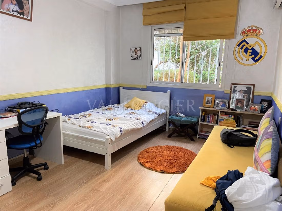 Vendita di uno splendido appartamento a Ain Diab. 3 camere. Giardino e terrazzo. 