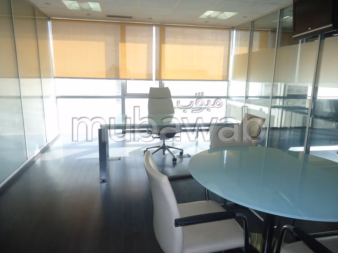 Oficinas en alquiler en Maârif. Superficie de 665 m². Servicio de conserjería, aire condicionado