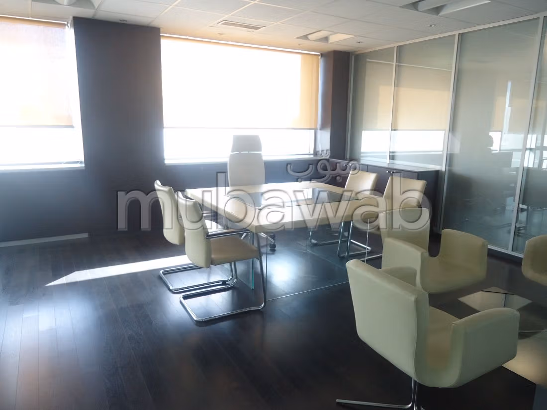 Oficinas en alquiler en Maârif. Superficie de 665 m². Servicio de conserjería, aire condicionado