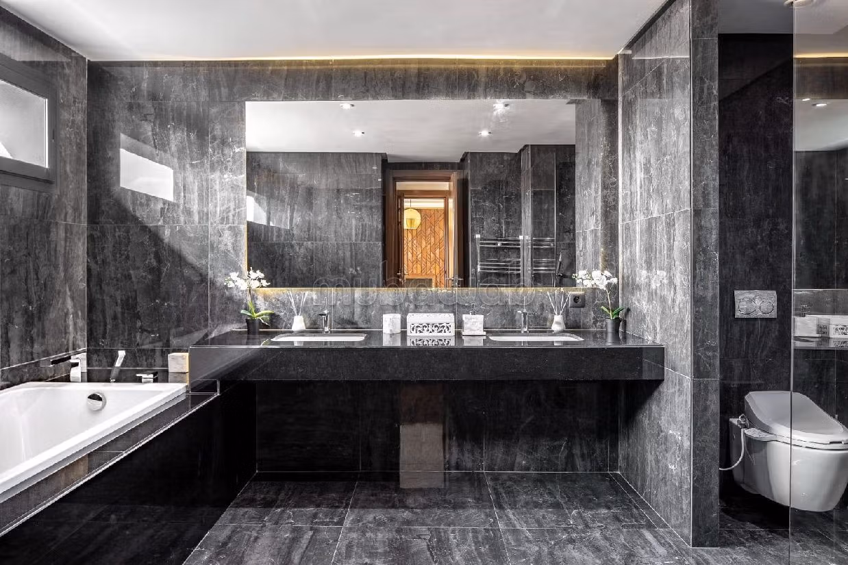 Villa's en luxe woningen kopen. 5 Ruimtes. Open haard en zwembad. 