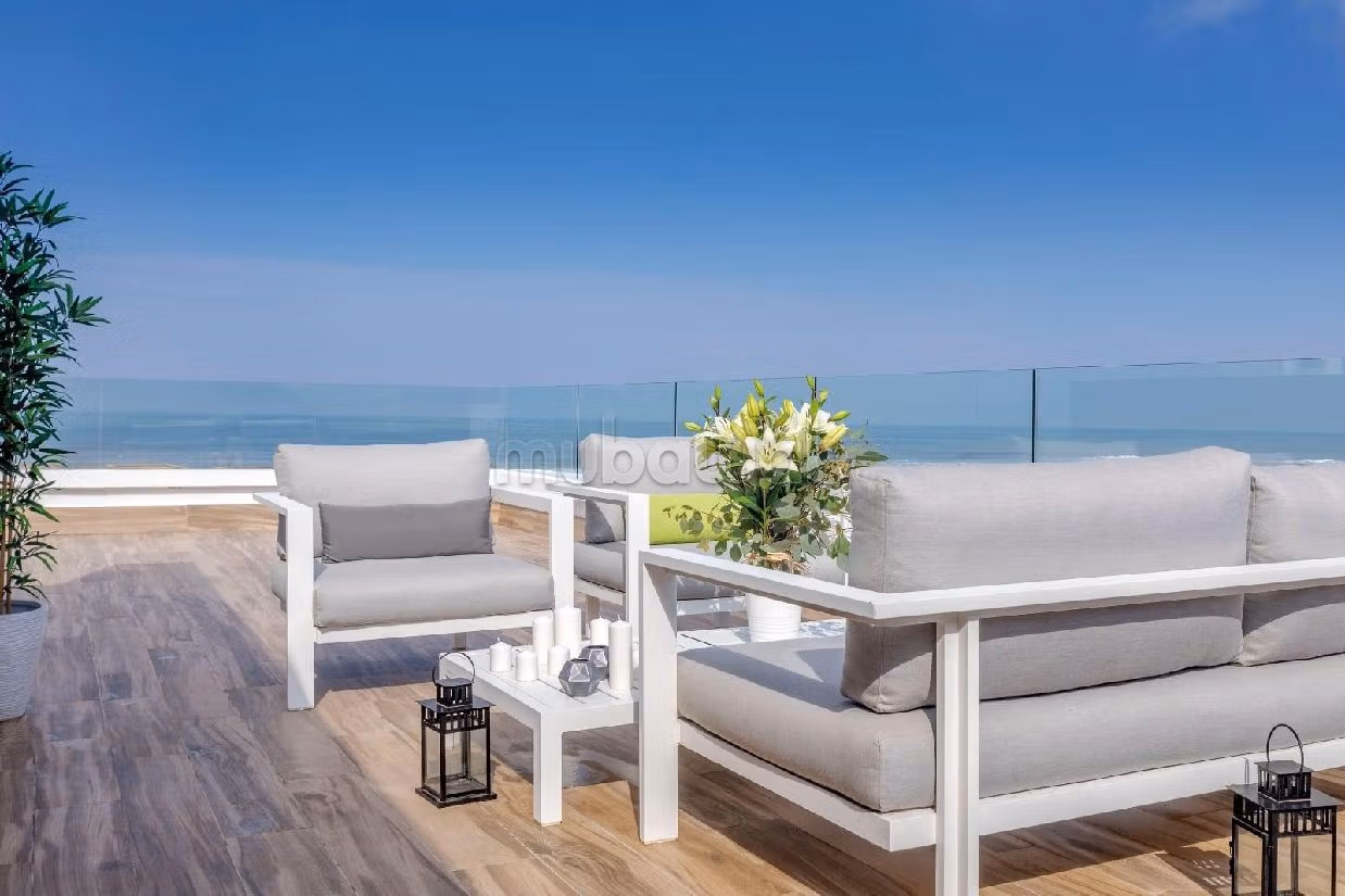 Villa's en luxe woningen kopen. 5 Ruimtes. Open haard en zwembad. 