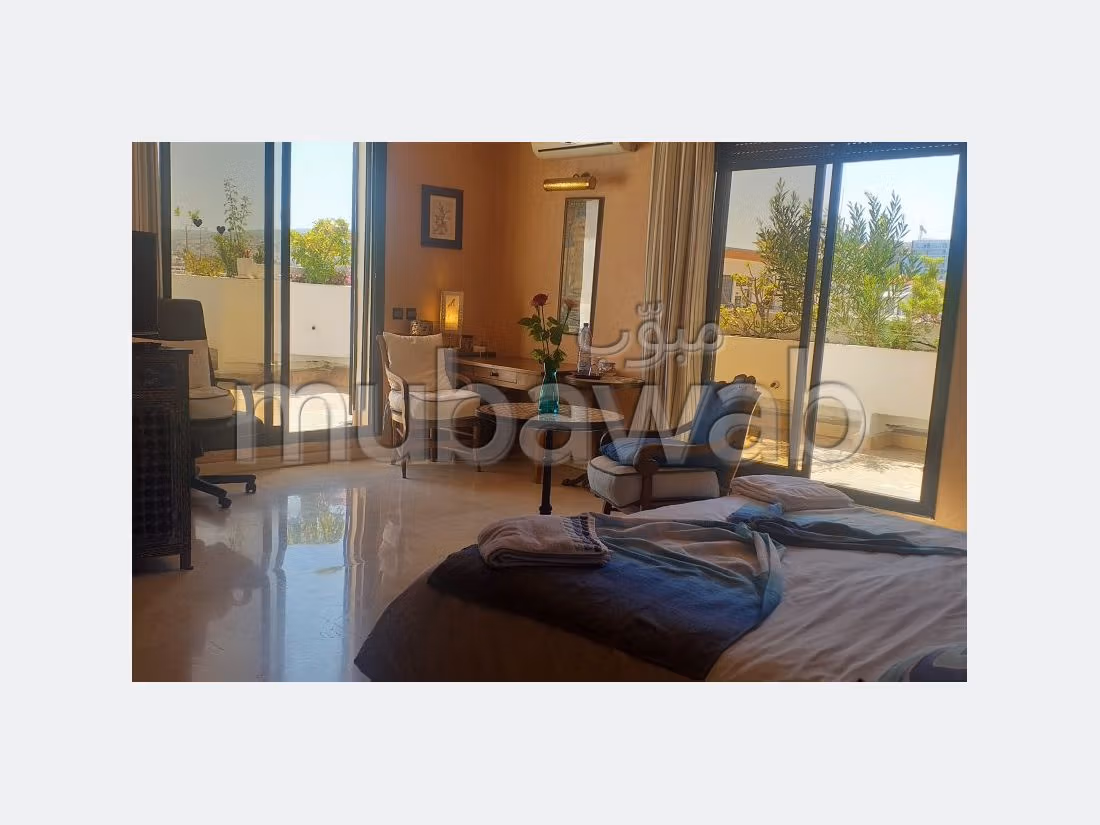 شقة للشراء بحـي الشاطئ. المساحة الإجمالية 220 م². مرآب. 