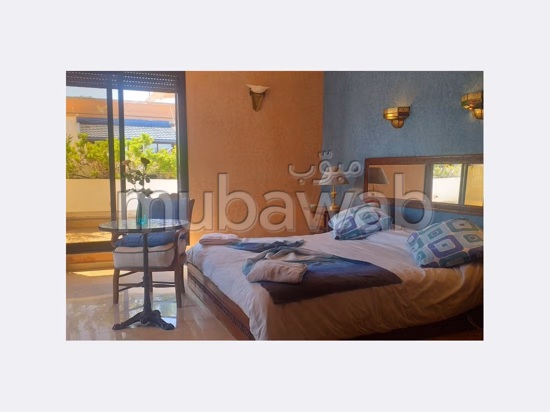 شقة للشراء بحـي الشاطئ. المساحة الإجمالية 220 م². مرآب. 