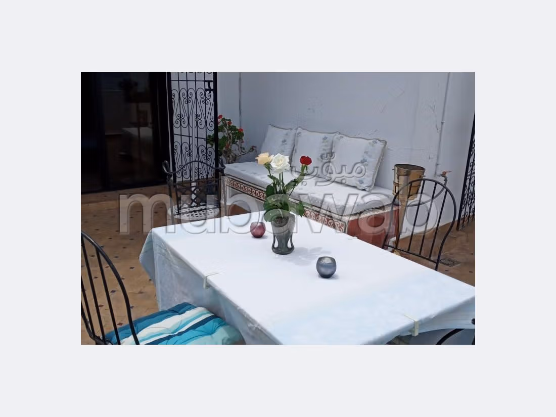 شقة للشراء بحـي الشاطئ. المساحة الإجمالية 220 م². مرآب. 