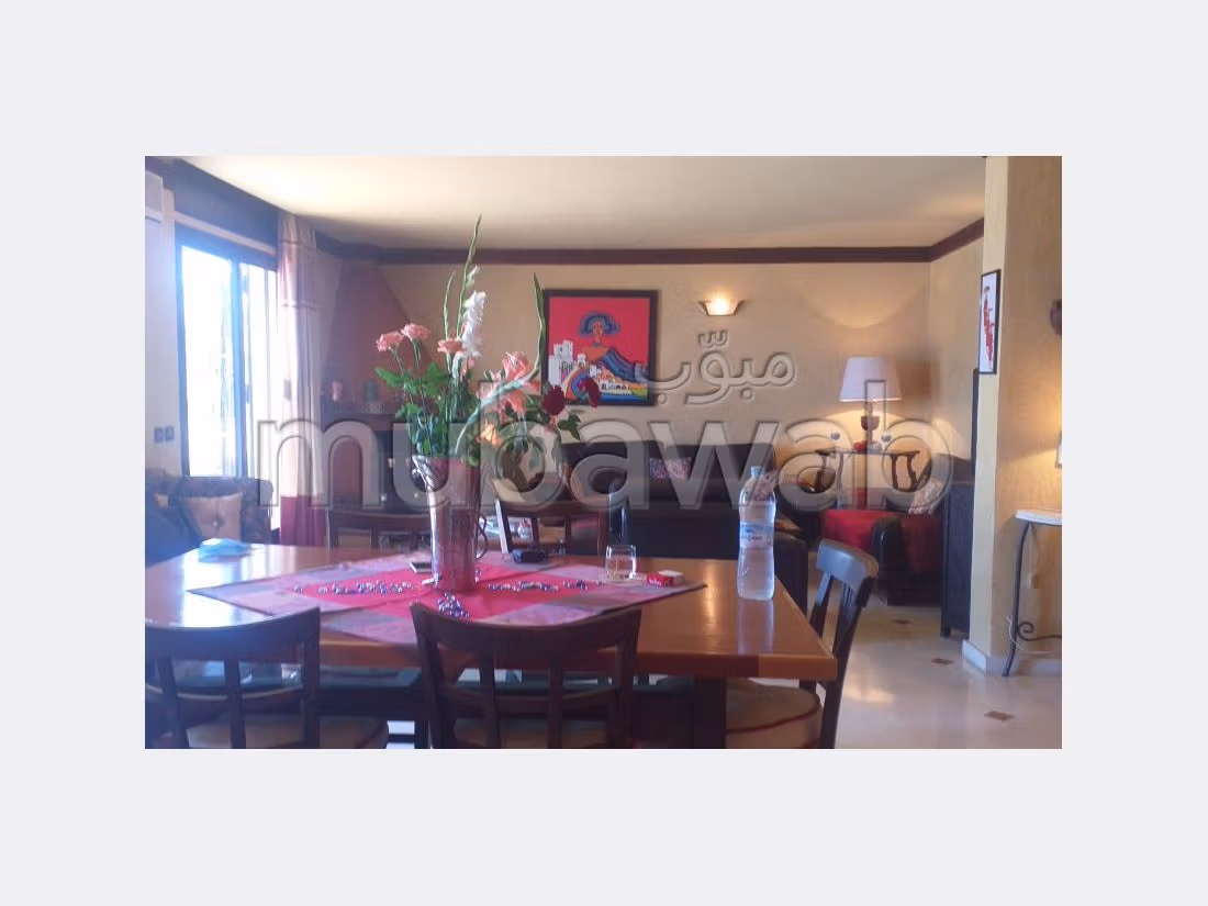 شقة للشراء بحـي الشاطئ. المساحة الإجمالية 220 م². مرآب. 