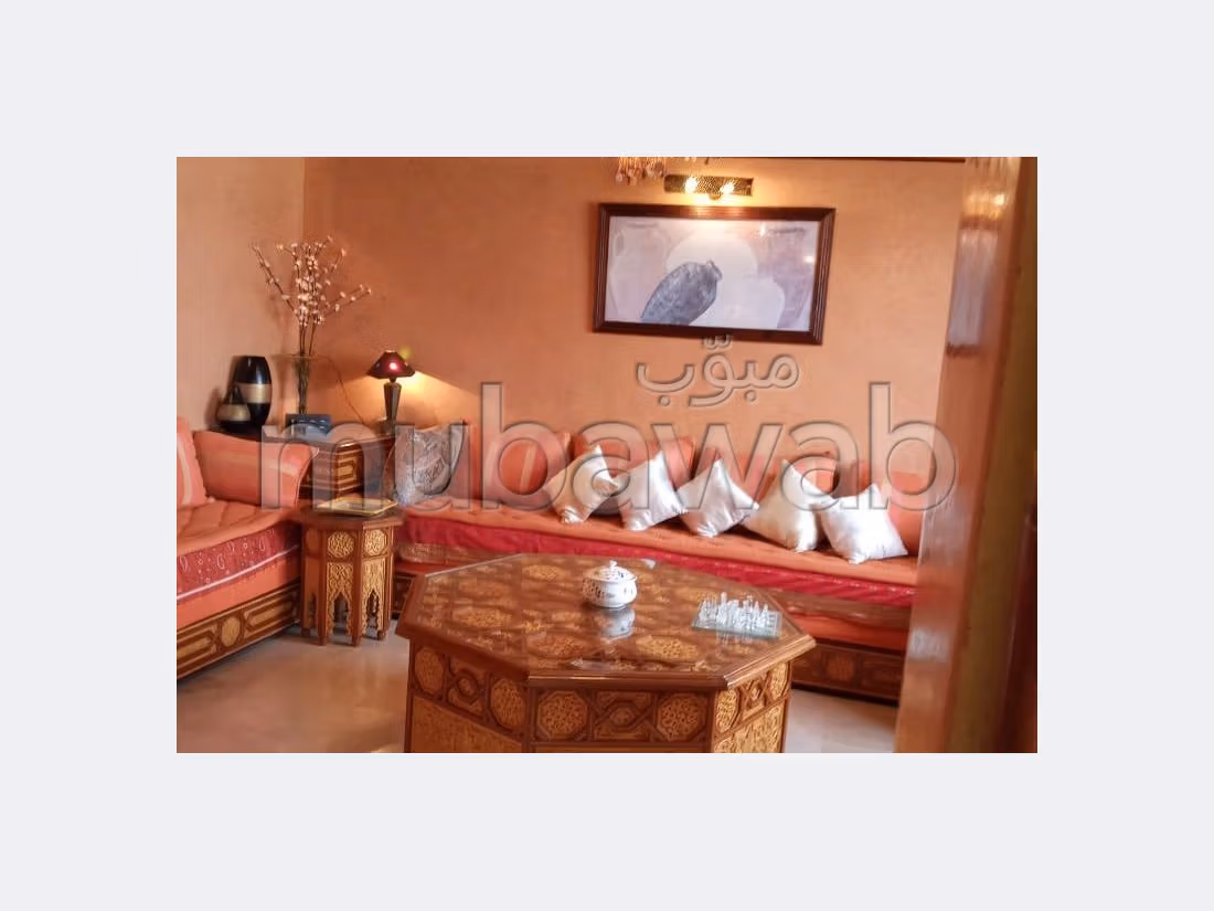 شقة للشراء بحـي الشاطئ. المساحة الإجمالية 220 م². مرآب. 