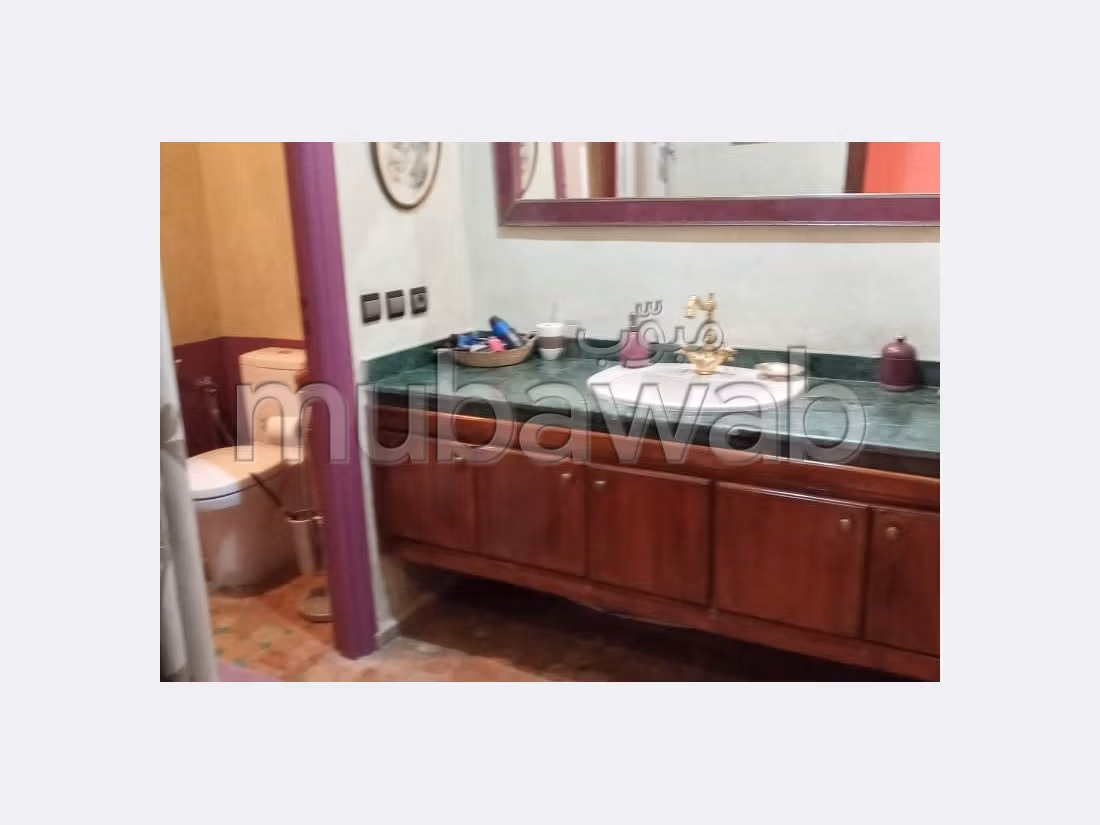 شقة للشراء بحـي الشاطئ. المساحة الإجمالية 220 م². مرآب. 