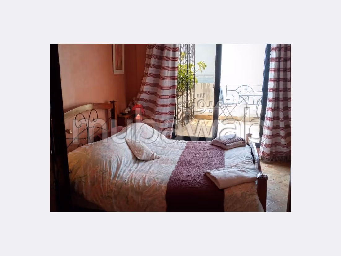 شقة للشراء بحـي الشاطئ. المساحة الإجمالية 220 م². مرآب. 