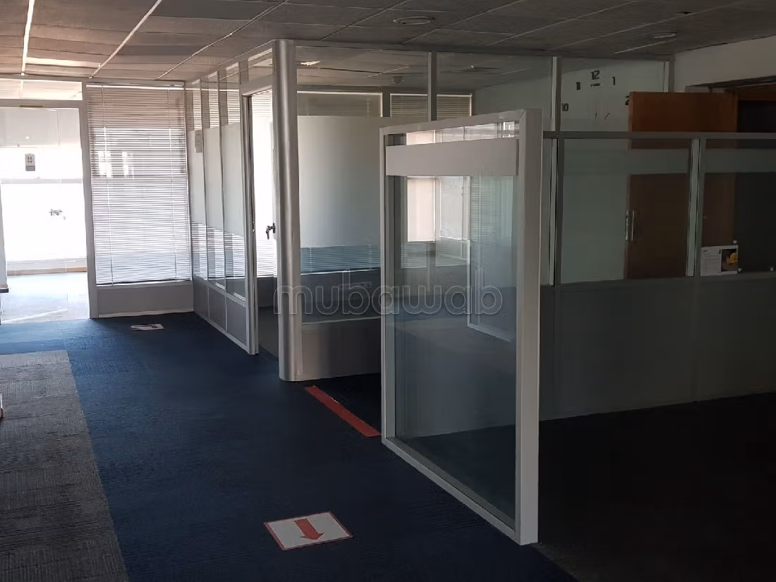 Offices for rent in Sidi Maarouf. Area 458 m². Caretaker available, air conditioning system