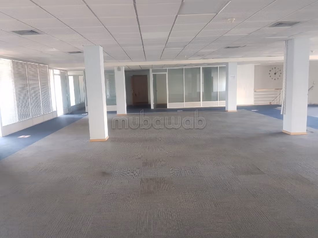 Offices for rent in Sidi Maarouf. Area 458 m². Caretaker available, air conditioning system