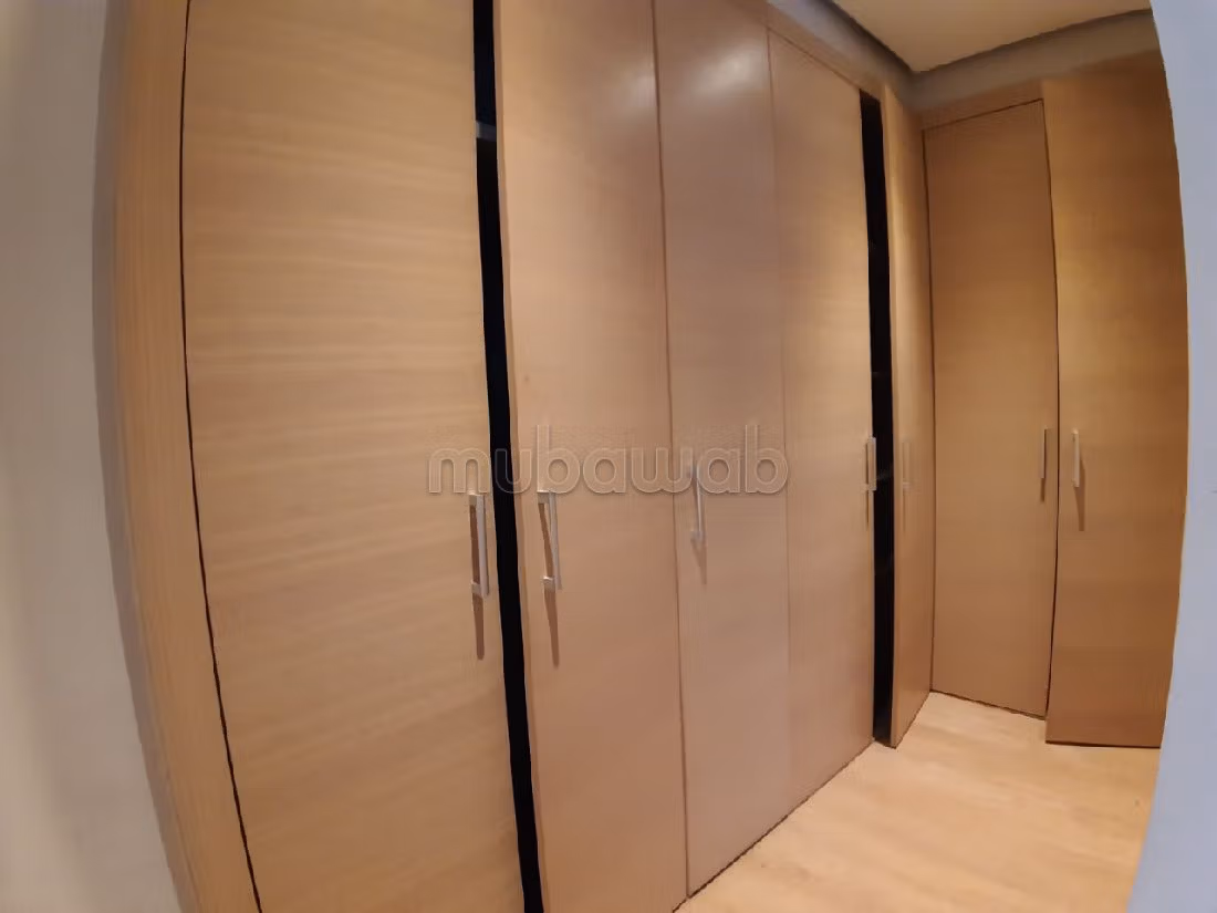 فيلا ممتازة للبيع ببوسكورة. المساحة 1033 م². مسبح وخدمة الكونسياج