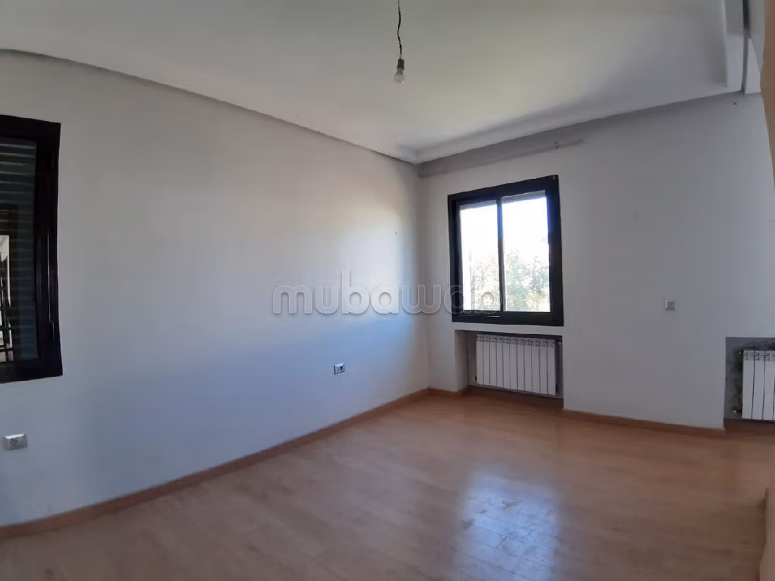 فيلا ممتازة للبيع ببوسكورة. المساحة 1033 م². مسبح وخدمة الكونسياج