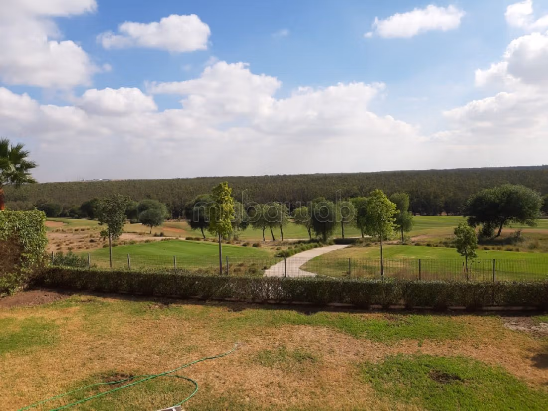 فيلا ممتازة للبيع ببوسكورة. المساحة 1033 م². مسبح وخدمة الكونسياج