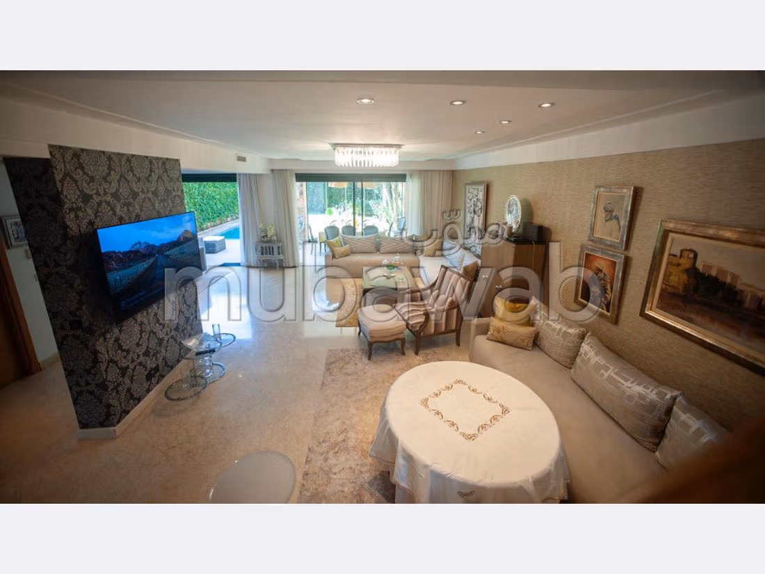 منزل ممتاز للبيع ببوسكورة. المساحة 375 م². نوافذ زجاجية مزدوجة ومدفئة مركزية. 