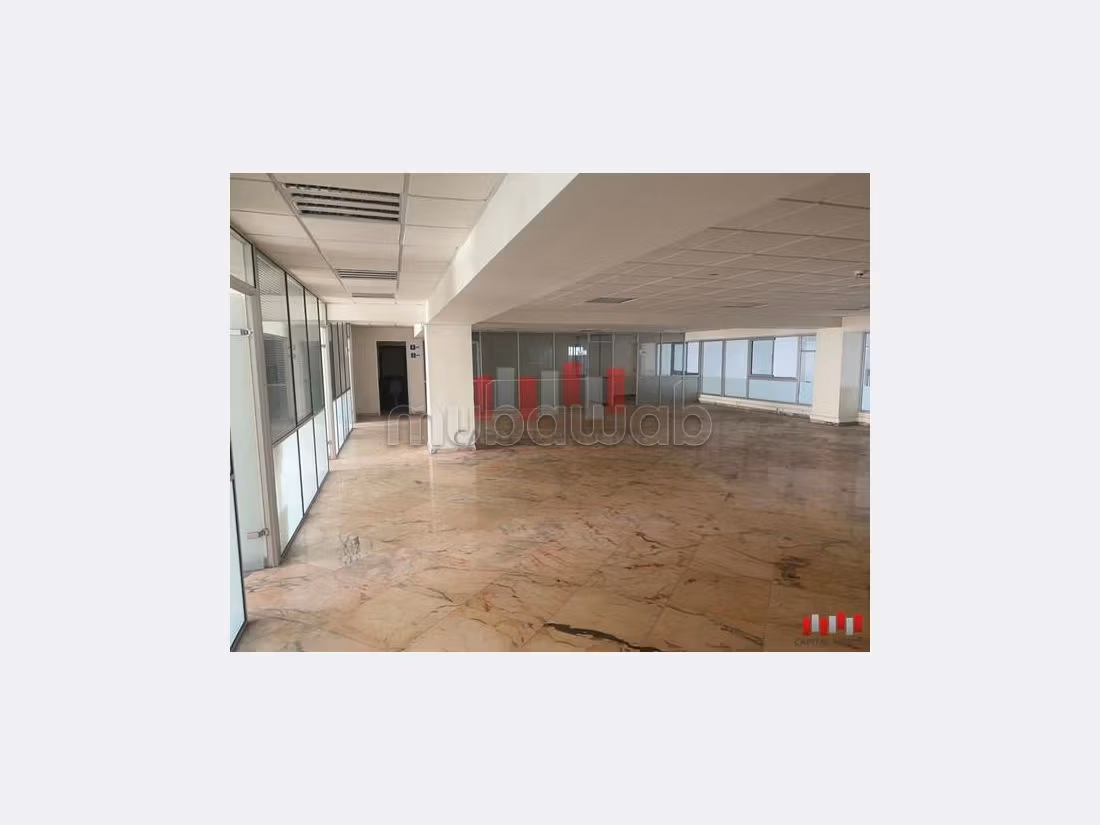 Commercieel vastgoed beschikbaar in Zone industrielle. Totale oppervlakte 5370 m². 