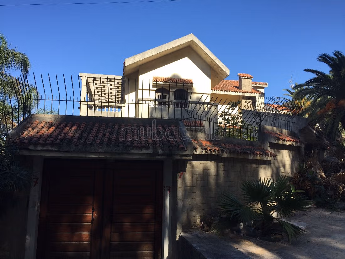 Kopen: villa's en luxe woningen in Bella Vista. 11 Ruimtes. Terras en garage. 