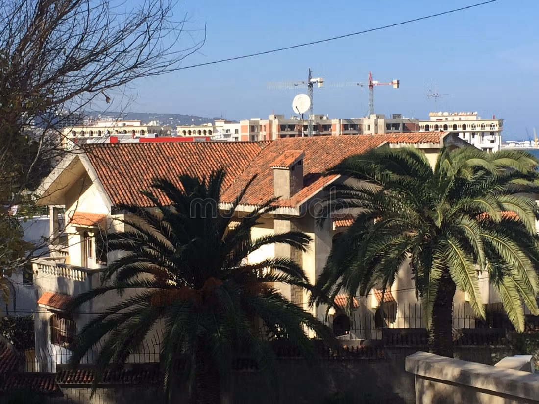 Kopen: villa's en luxe woningen in Bella Vista. 11 Ruimtes. Terras en garage. 