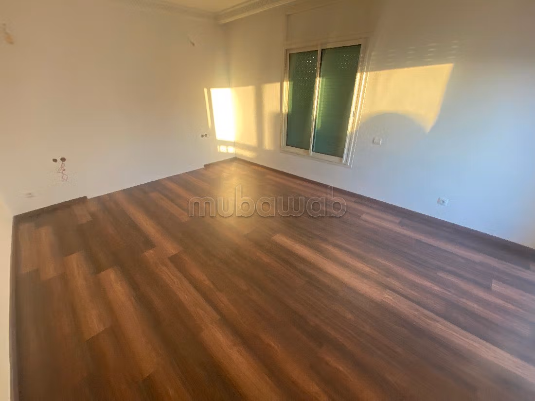 Vendita villa di lusso a Malabata. 3 belle camere da letto. Camino e climatizzatore. 