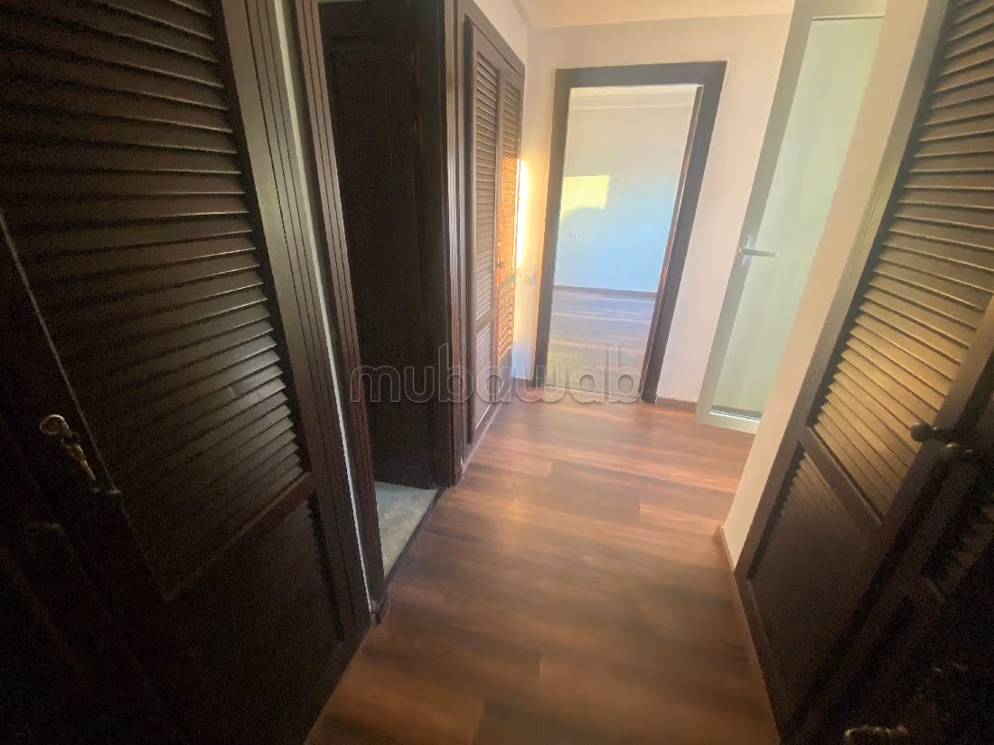 Vendita villa di lusso a Malabata. 3 belle camere da letto. Camino e climatizzatore. 