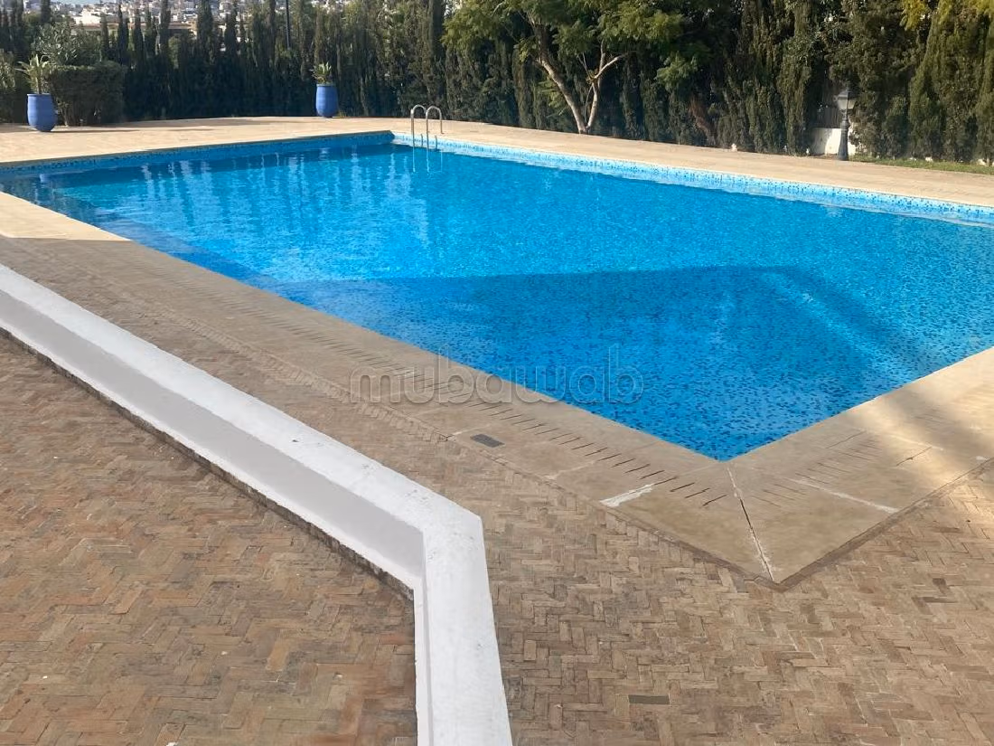 Vendita villa di lusso a Malabata. 3 belle camere da letto. Camino e climatizzatore. 