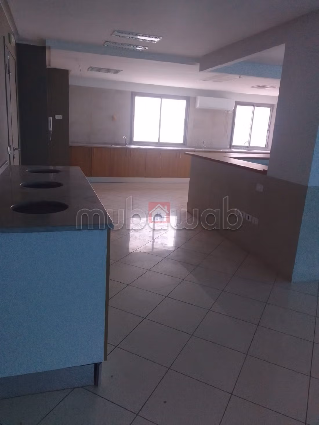 Ufficio in affitto. Superficie totale 84 m². Garage. 