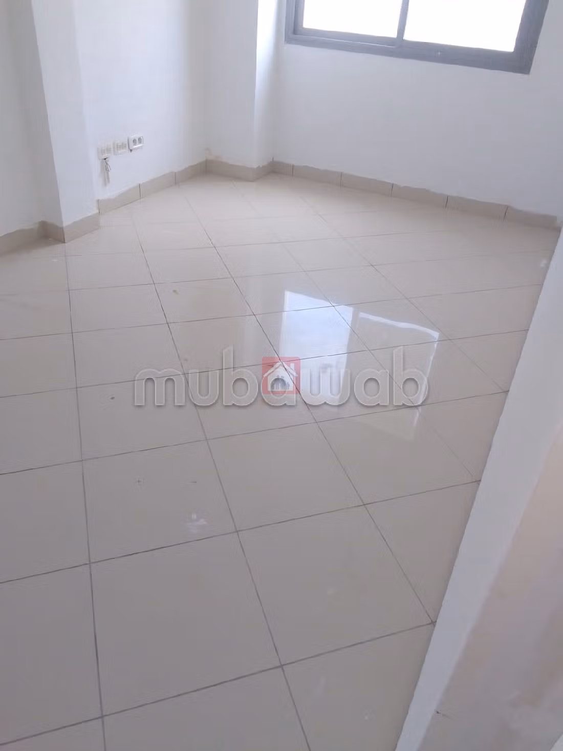 Ufficio in affitto. Superficie totale 84 m². Garage. 