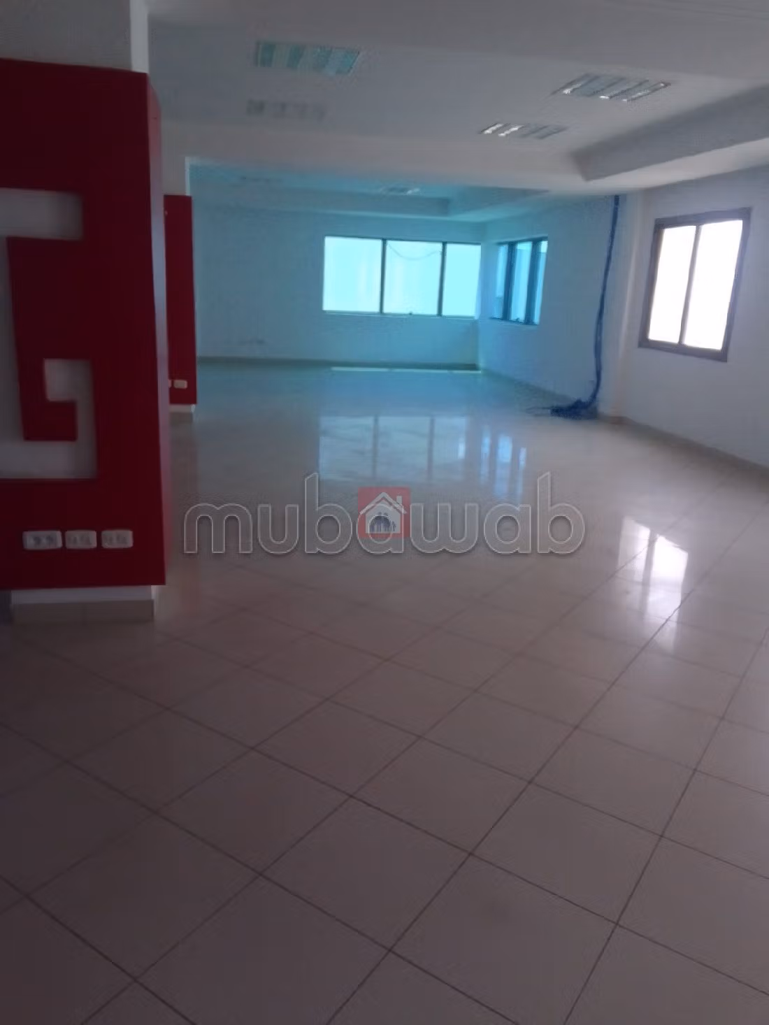 Ufficio in affitto. Superficie totale 84 m². Garage. 
