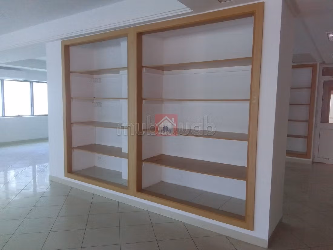 Ufficio in affitto. Superficie totale 84 m². Garage. 