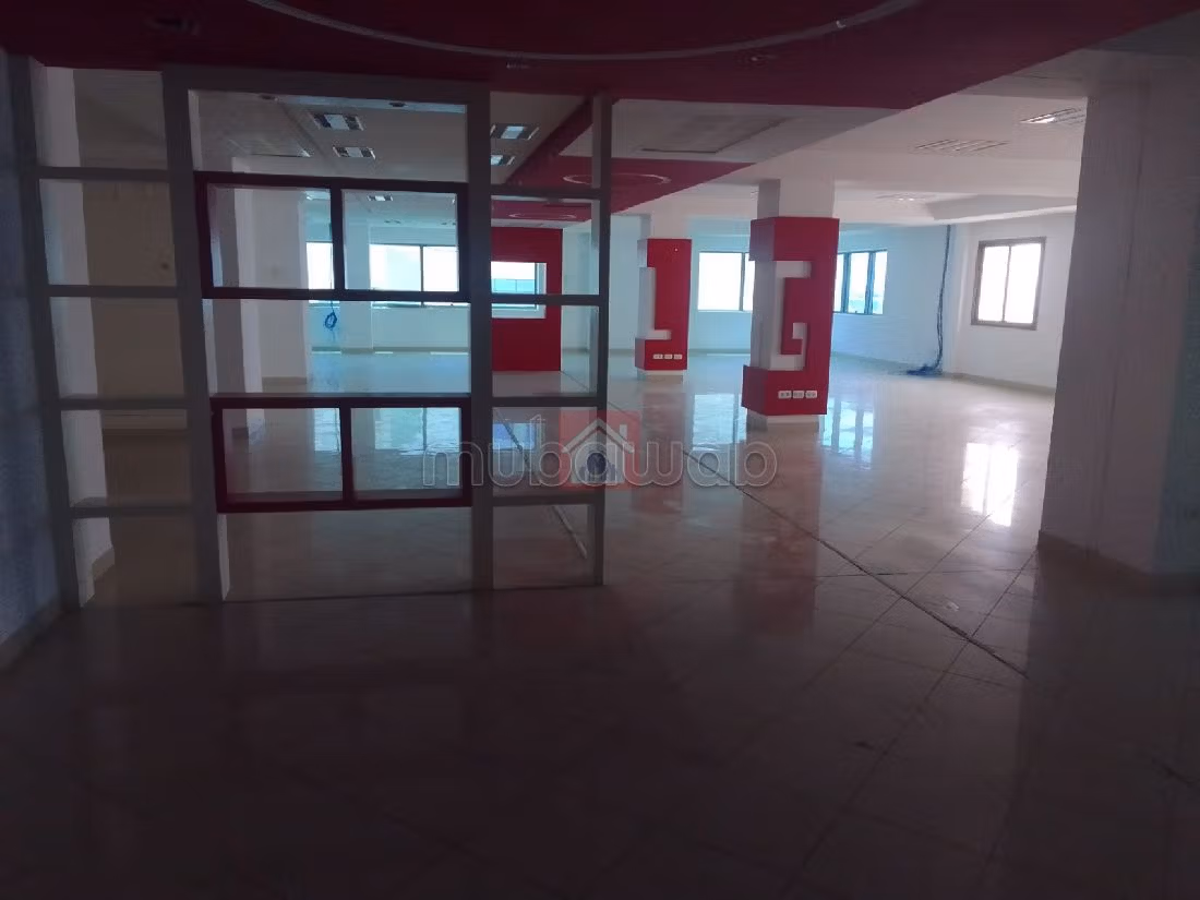 Ufficio in affitto. Superficie totale 84 m². Garage. 