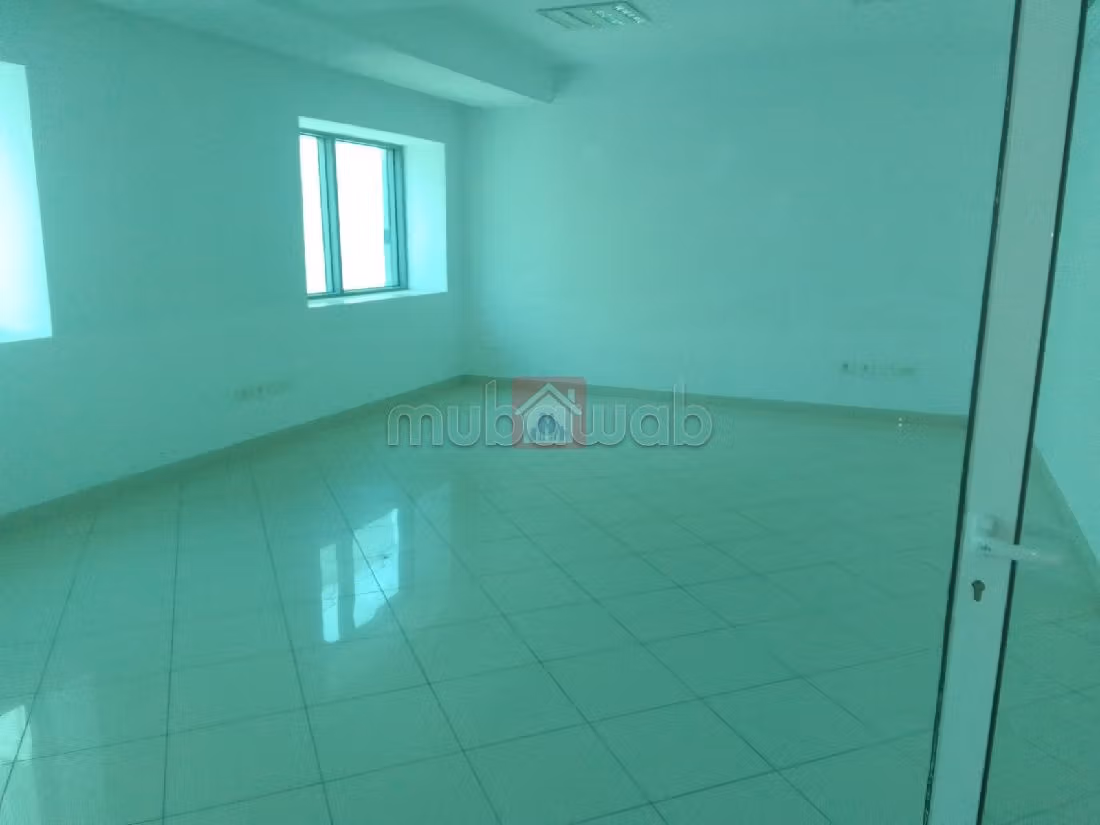 Ufficio in affitto. Superficie totale 84 m². Garage. 