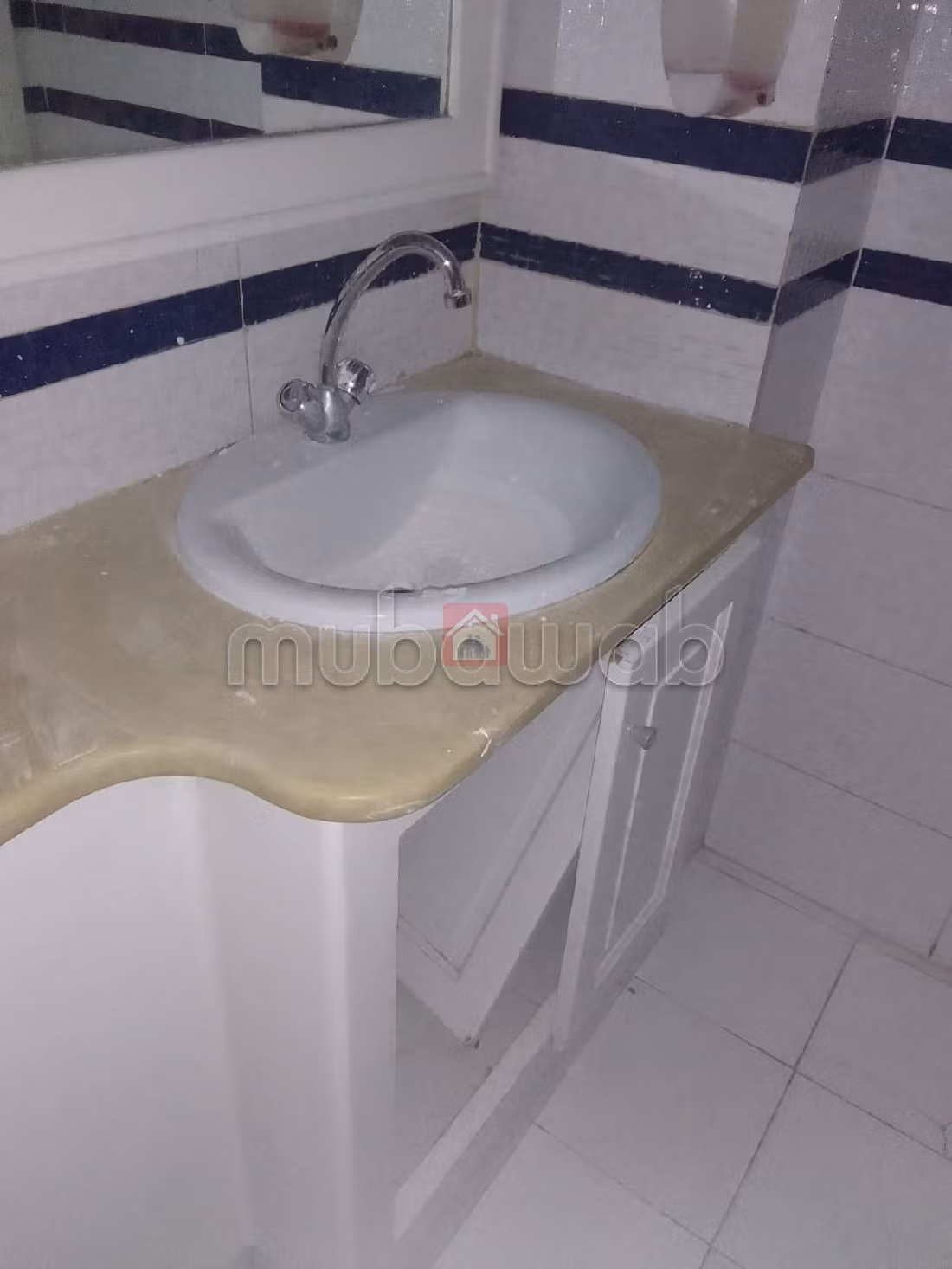 Ufficio in affitto. Superficie totale 84 m². Garage. 