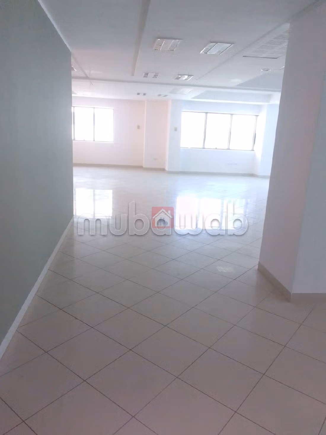 Ufficio in affitto. Superficie totale 84 m². Garage. 