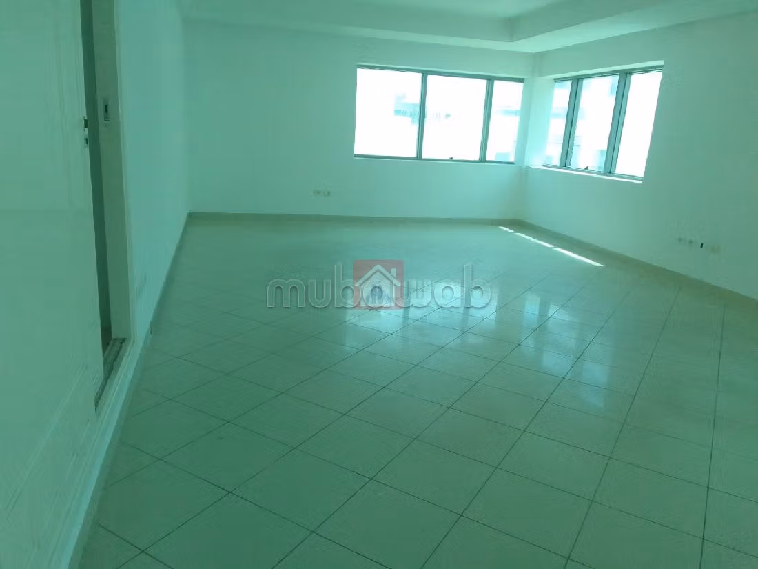Ufficio in affitto. Superficie totale 84 m². Garage. 