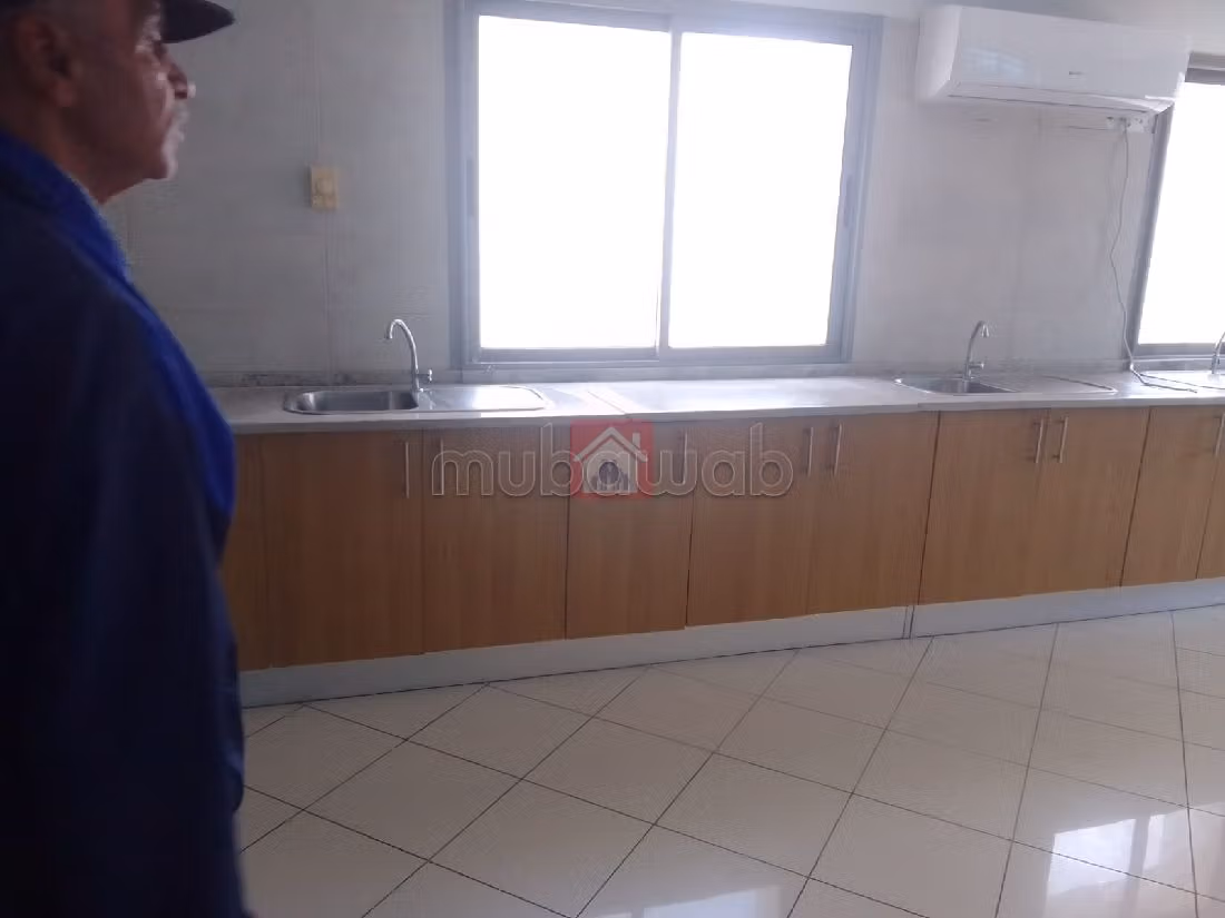 Ufficio in affitto. Superficie totale 84 m². Garage. 