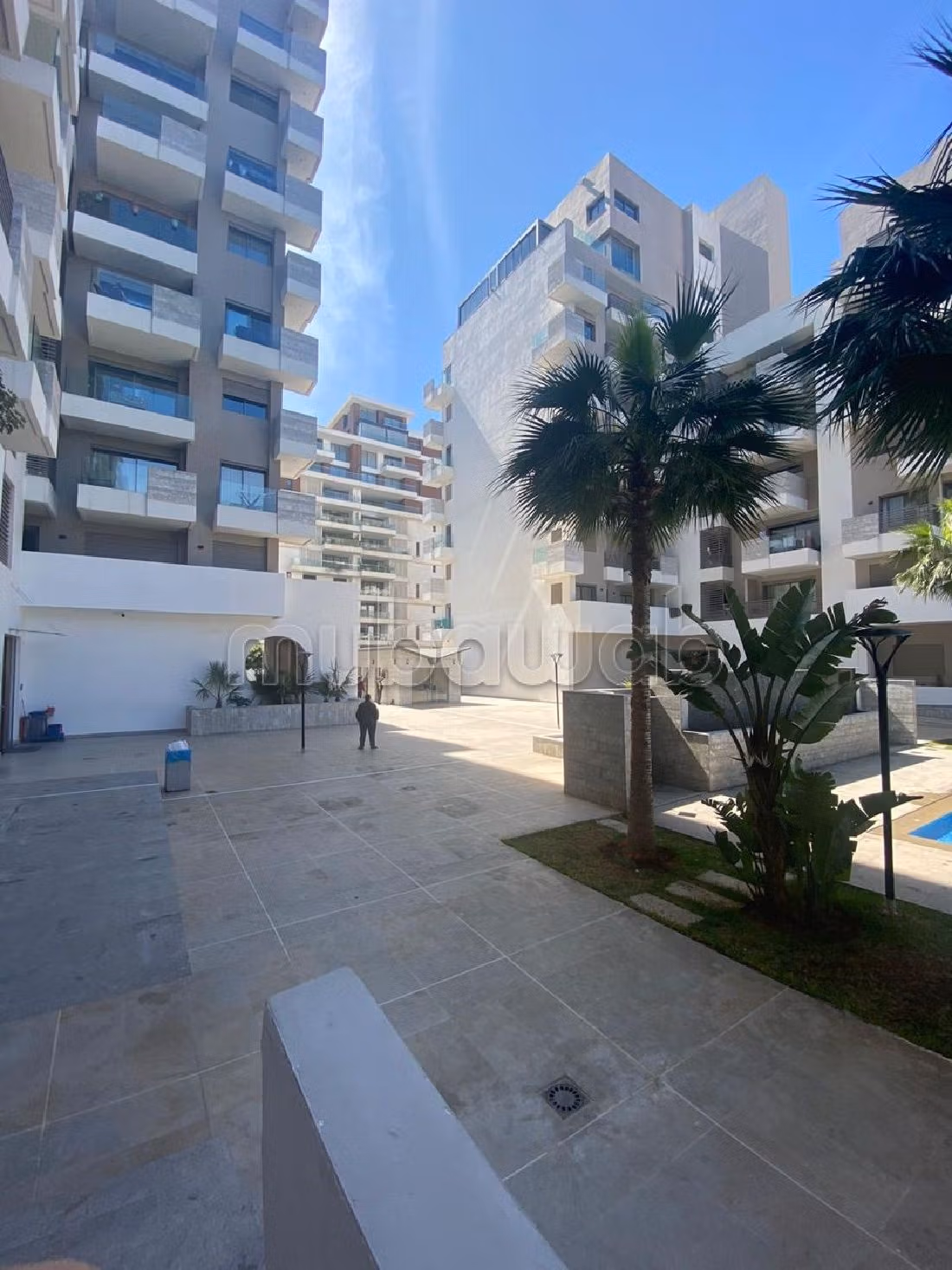 Rent an apartment in Casablanca Finance City. 2 beautiful rooms. New furniture. 