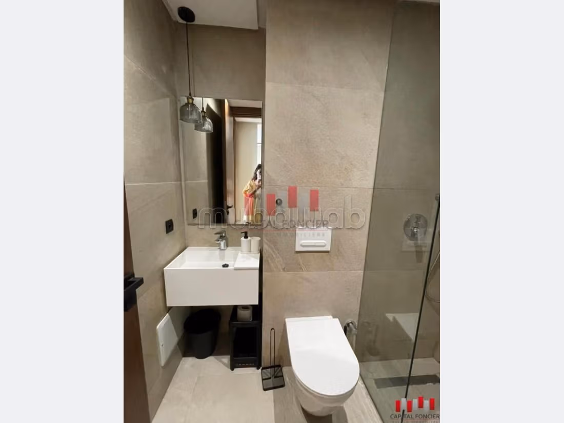 Apartment for rent in Californie. 1 lovely room. General air conditioning. 