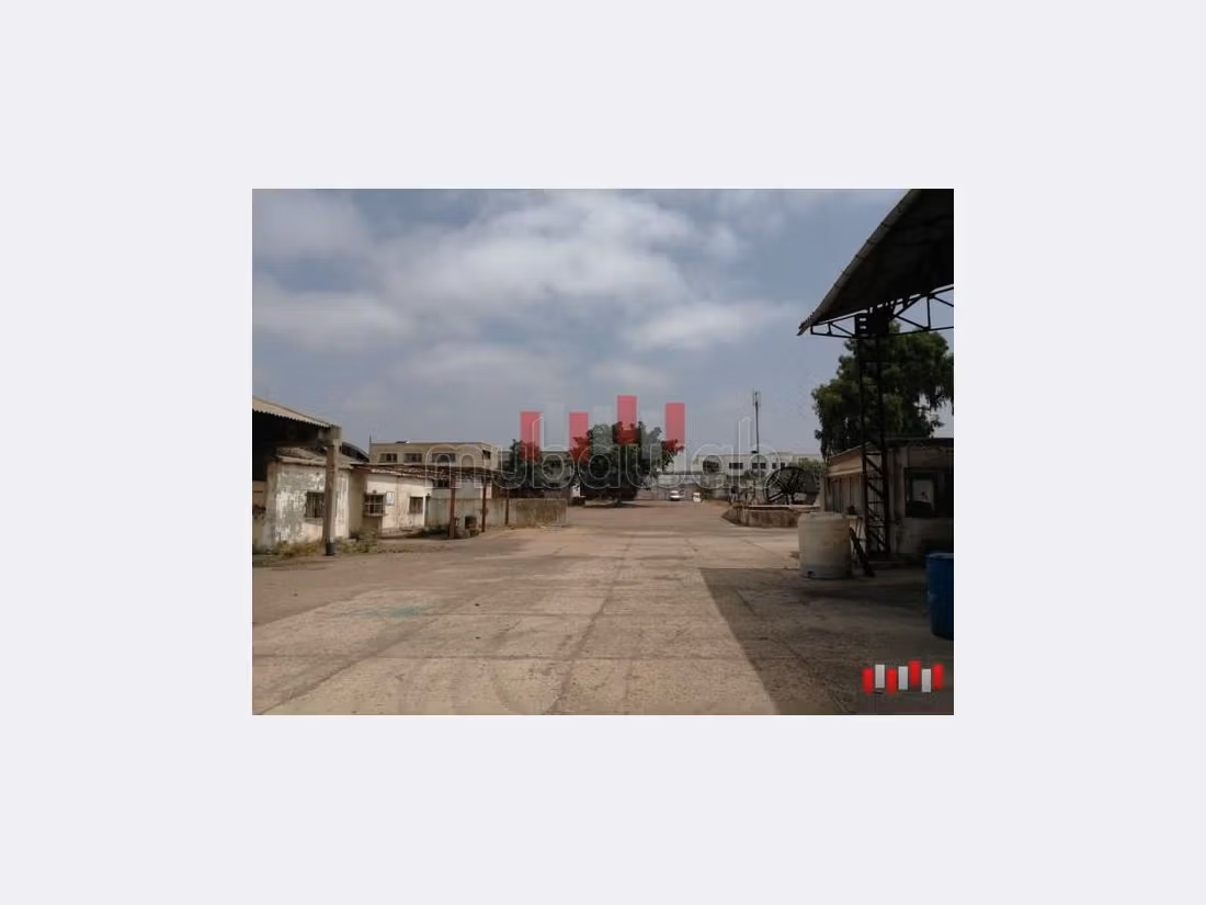 Se vende terreno. Pequeña superficie 10000 m². 