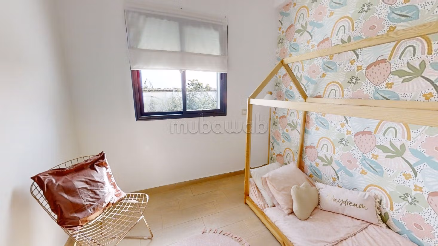Sell apartment in Massira 2. Large area 70 m². Furnished Moroccan living room, Enclosed residence. 